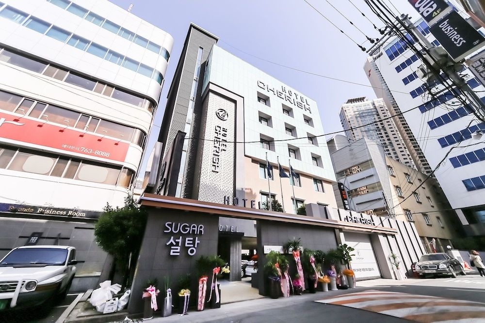 X Gate Hotel4