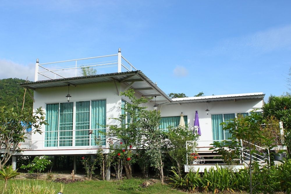 The Happiness Resort4