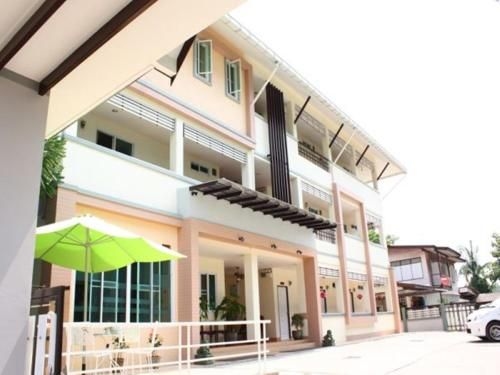 สันติปราณ เพลซ (Santipran Place)4