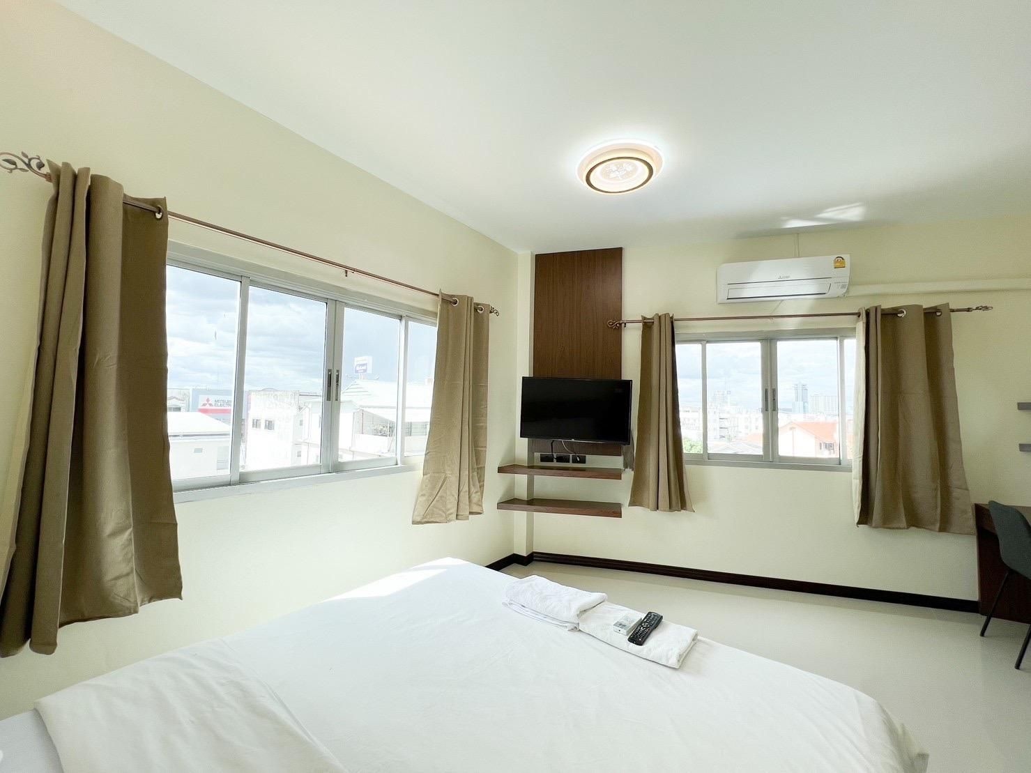 นุชจรีย์ เพลส (Nuchjaree Place)2