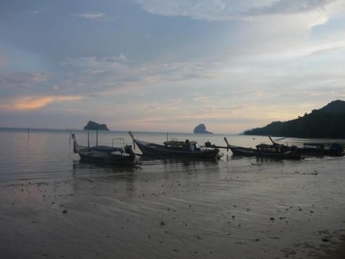 ป่าทราย บีช ลอดจ์ (Pasai Beach Lodge)0