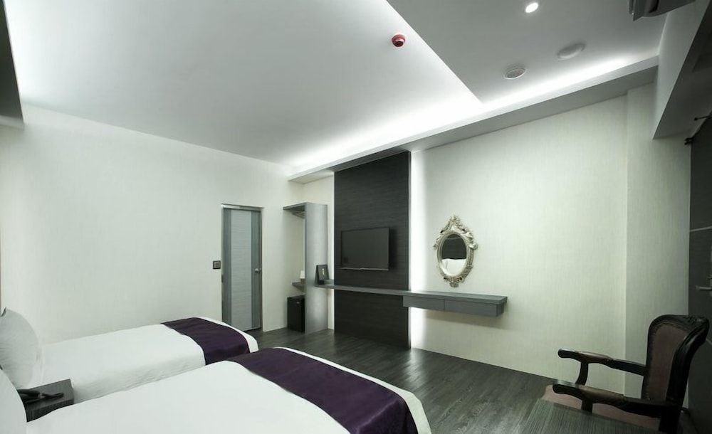 Red Lantern Motel2