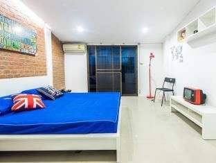 The Sleepless Hotel3