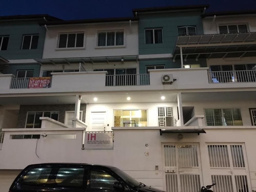 Island Hostel0