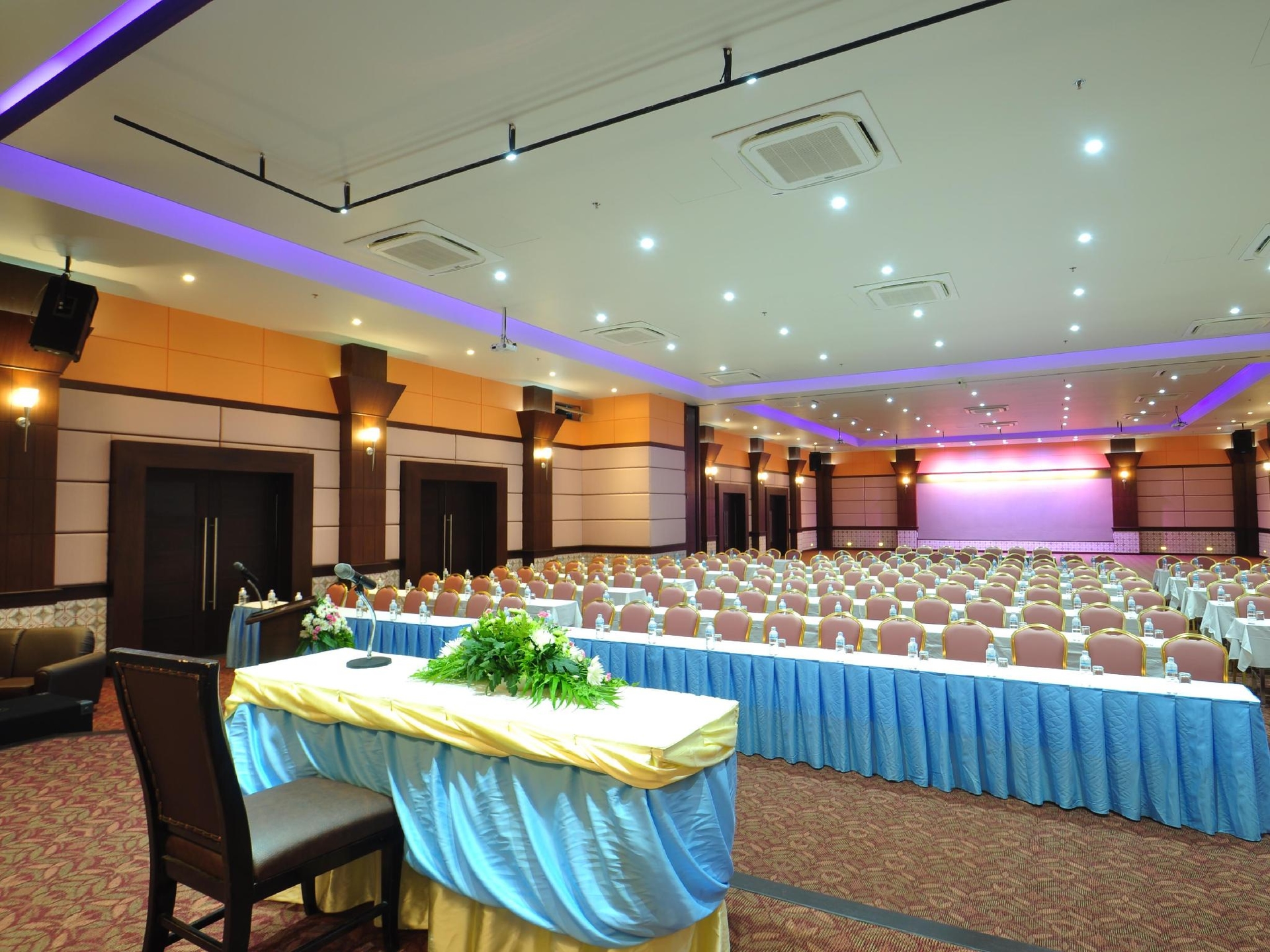 เดอะ ฟลอร่า เมย์ รีสอร์ท (The Flora May Resort)3
