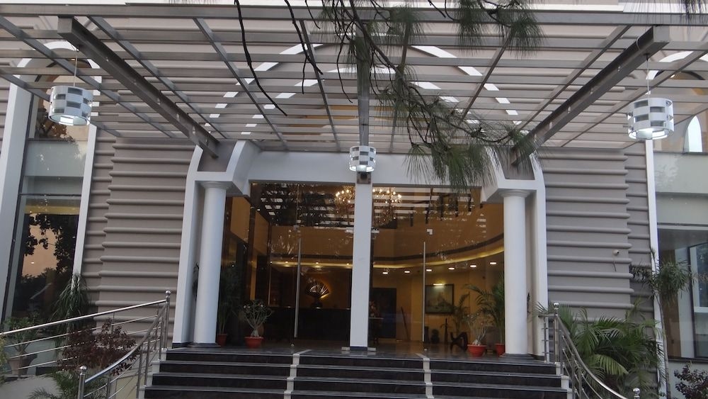 The Legend Hotel4
