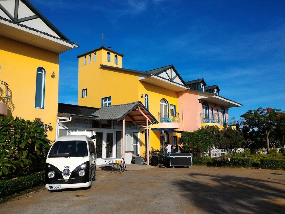 Bohemian Holiday Inn4
