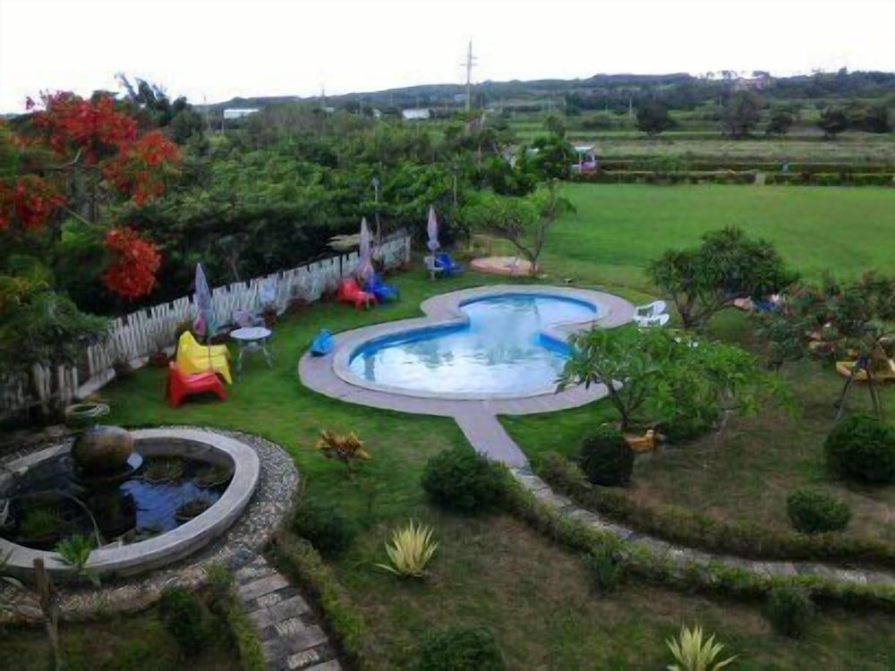Bohemian Holiday Inn1