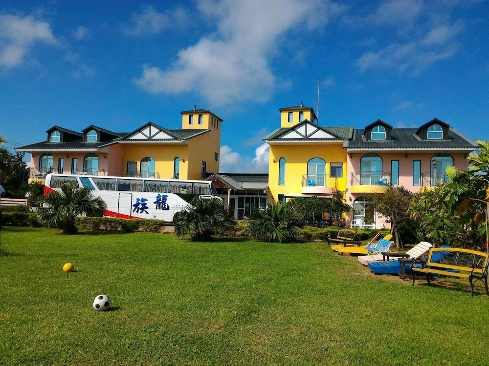 Bohemian Holiday Inn3