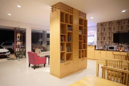 ชมพูนครินทร์ อพาร์ทเมนท์ (Chompu Nakarin Apartment)4
