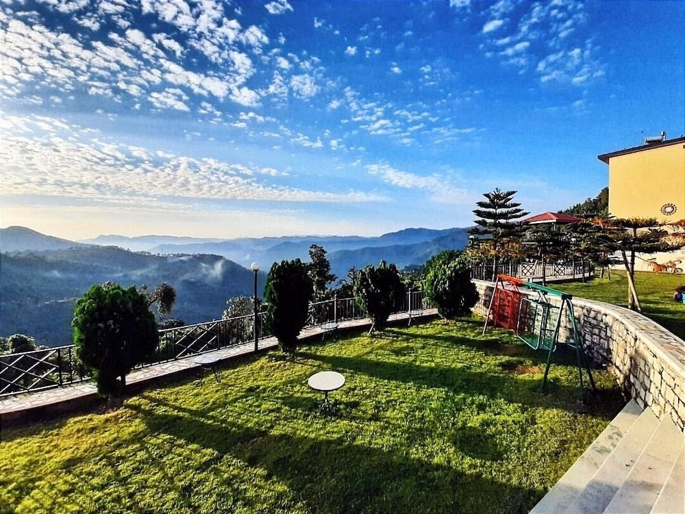 Mist n Meadows Resort4