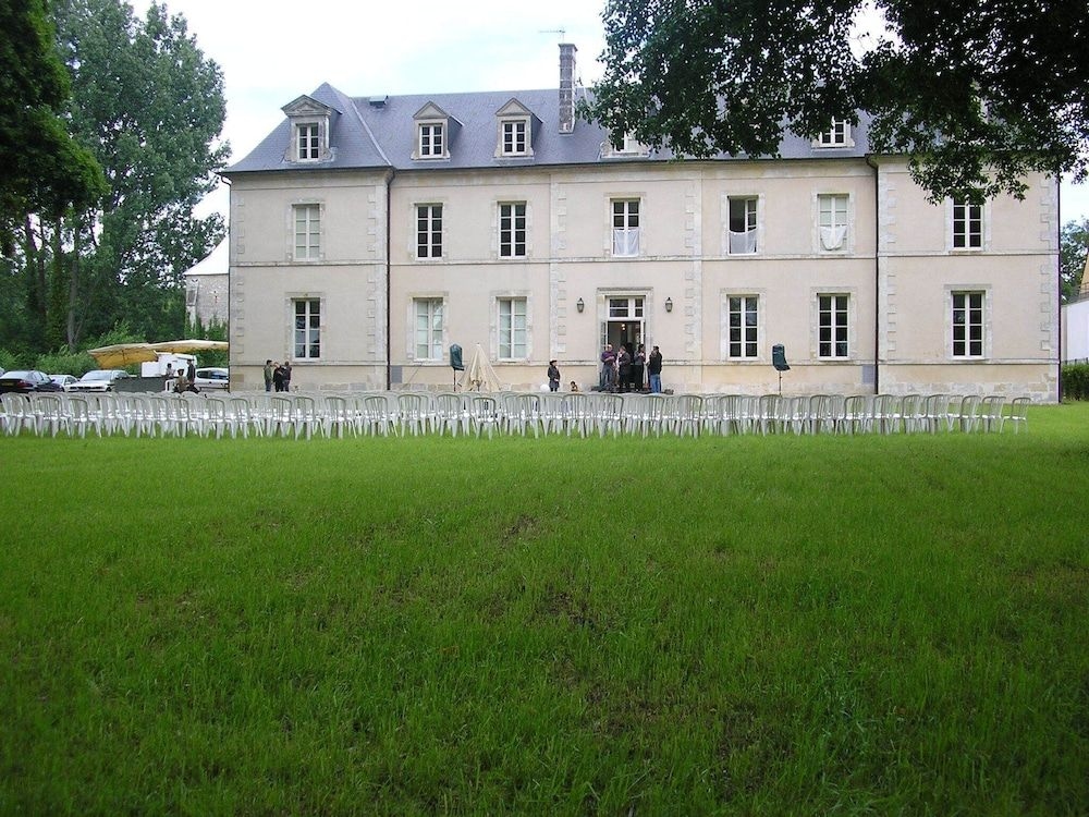 Chateau de Lazenay0