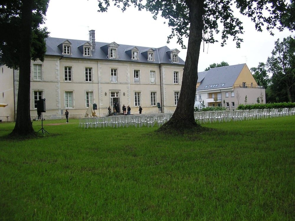 Chateau de Lazenay1
