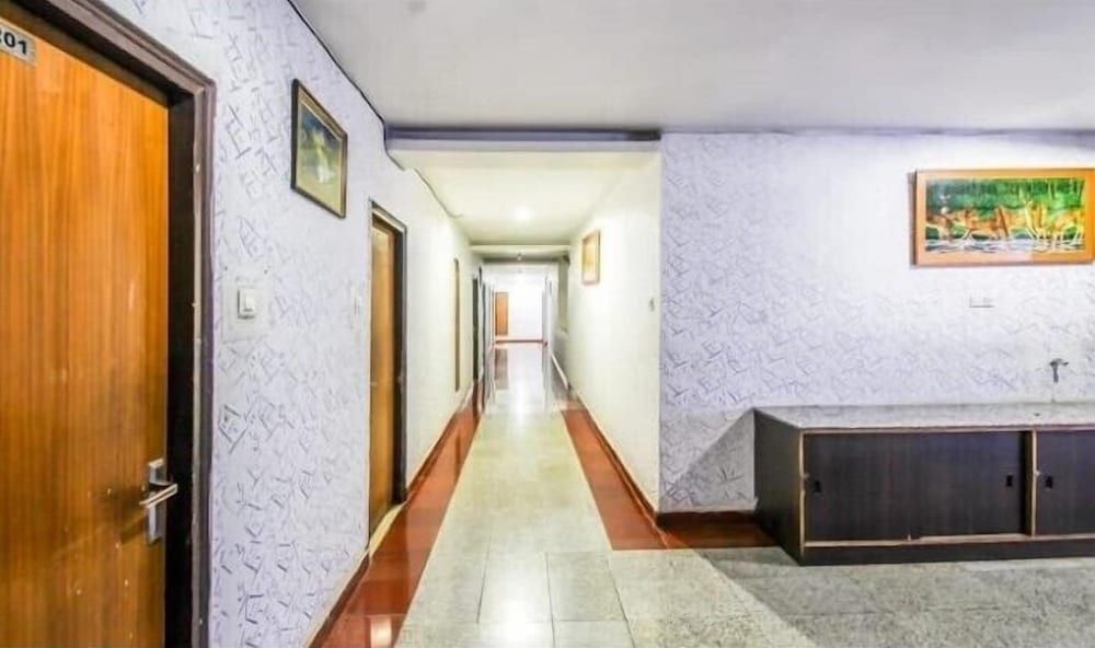 Monarch Inn0