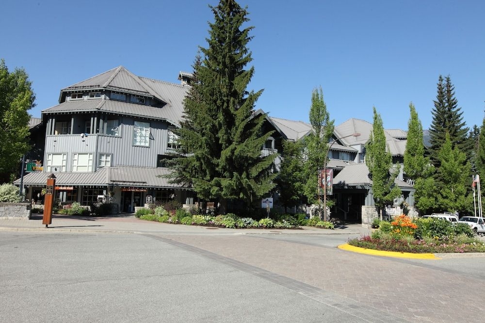 Glacier Lodge1