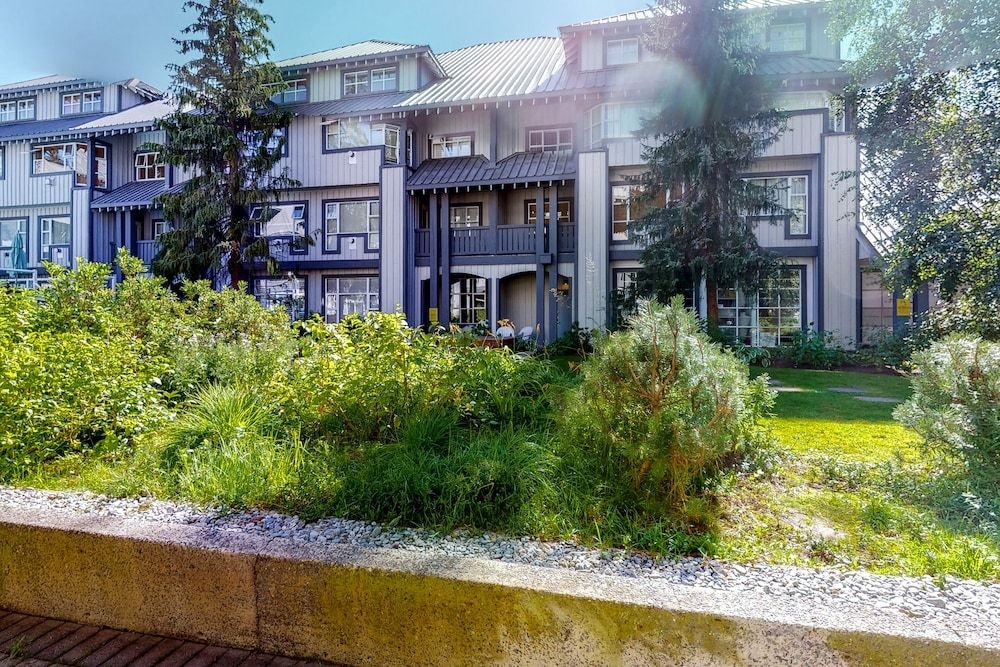 Glacier Lodge0