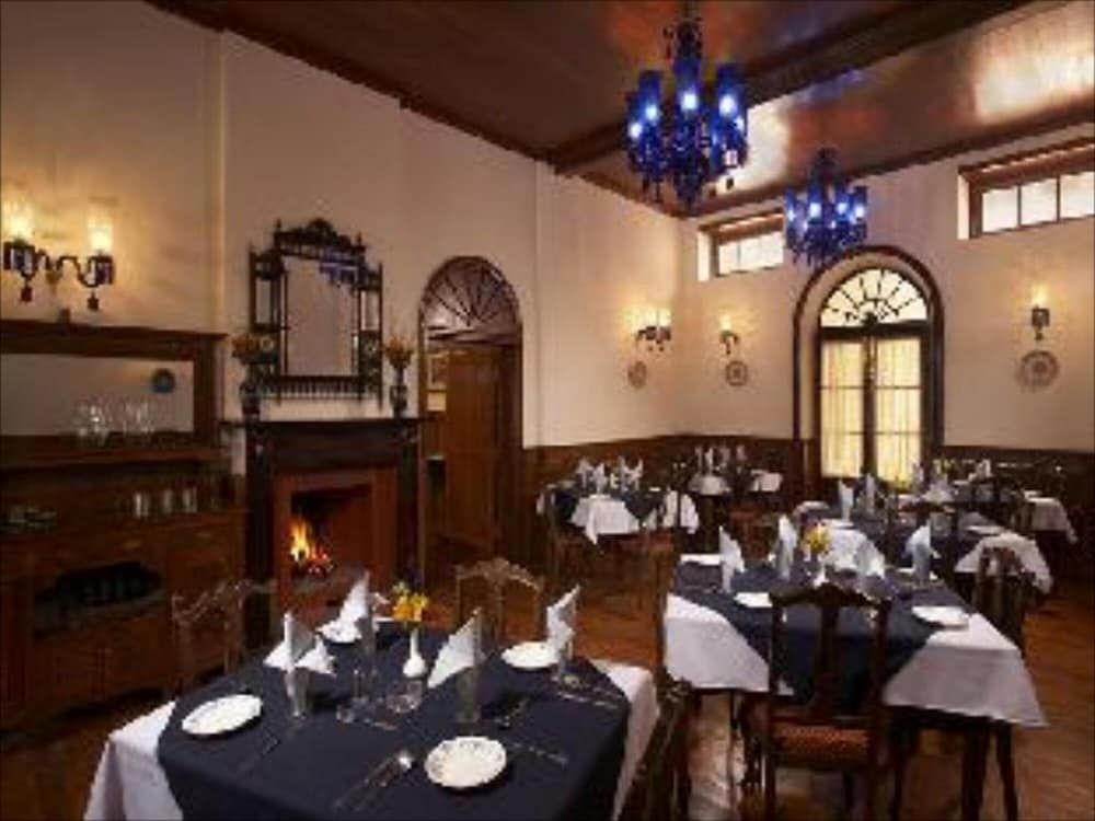 KLUNEY MANOR1