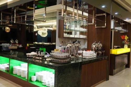 กรีน โฮเต็ล แอนด์ สวีท (Greens Hotel & Suites)3