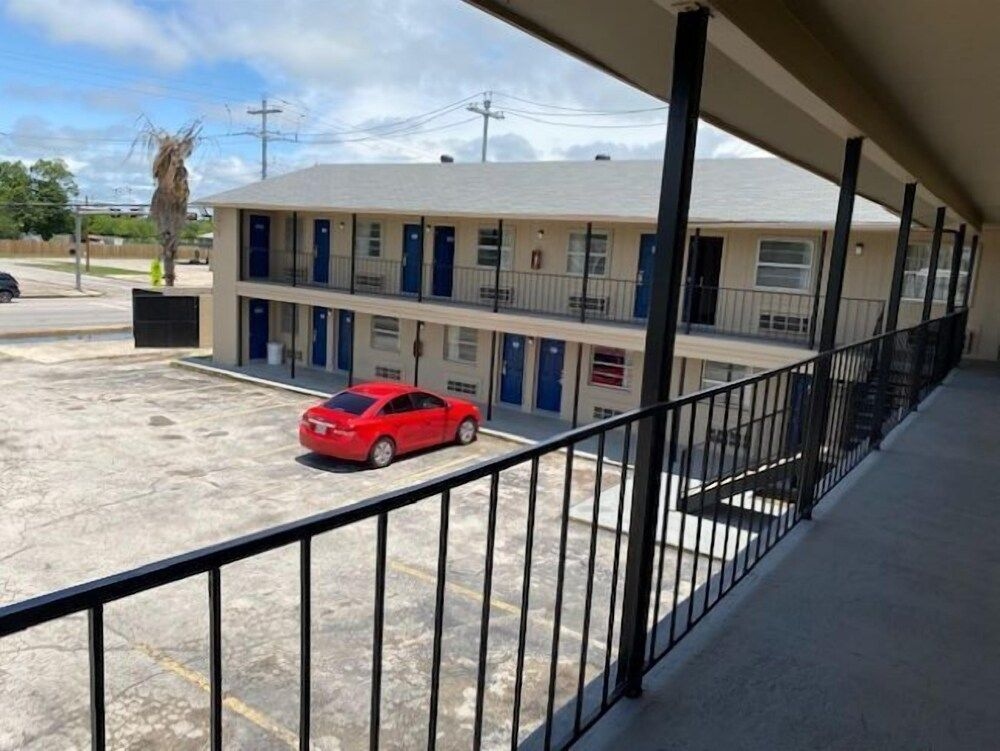 Texas Inn1