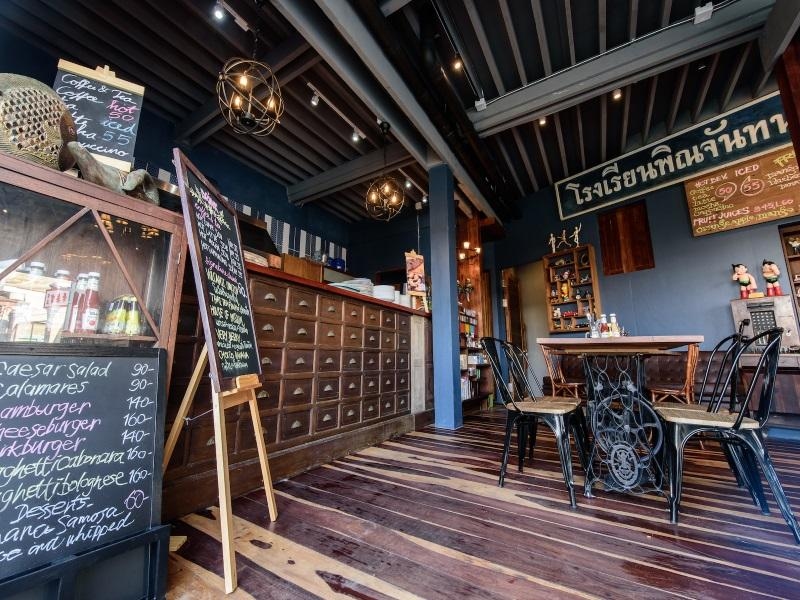 รูมเควสต์ ริมระเบียง แอท อัมพวา (RoomQuest Rimrabeang at Amphawa)1