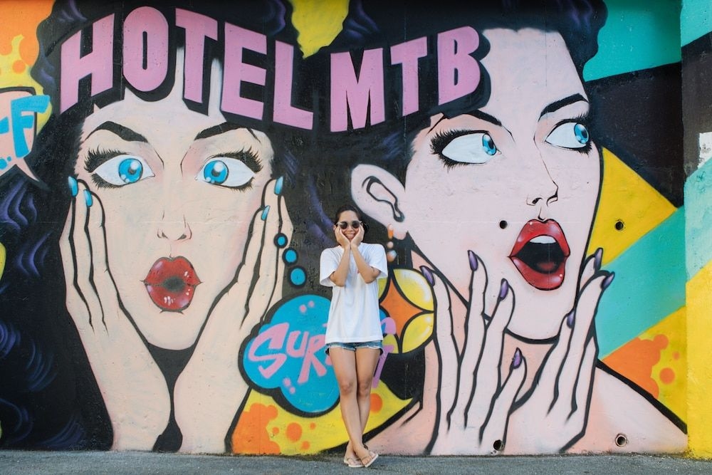 WHITE HOTEL3