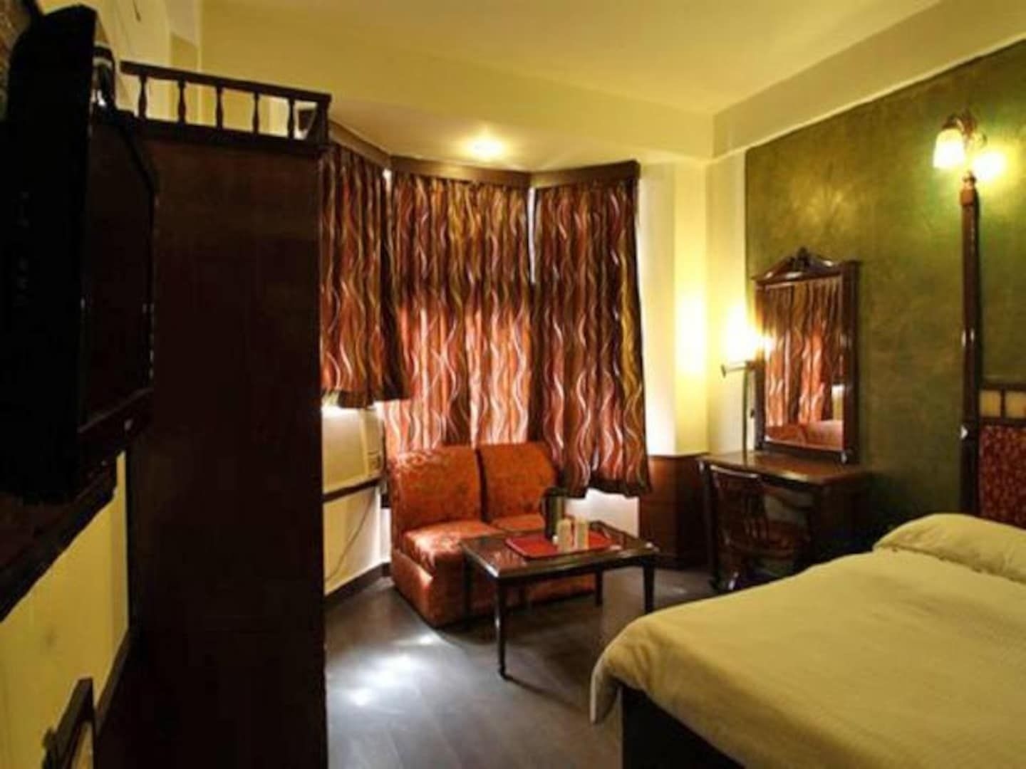 Khanna Palace1