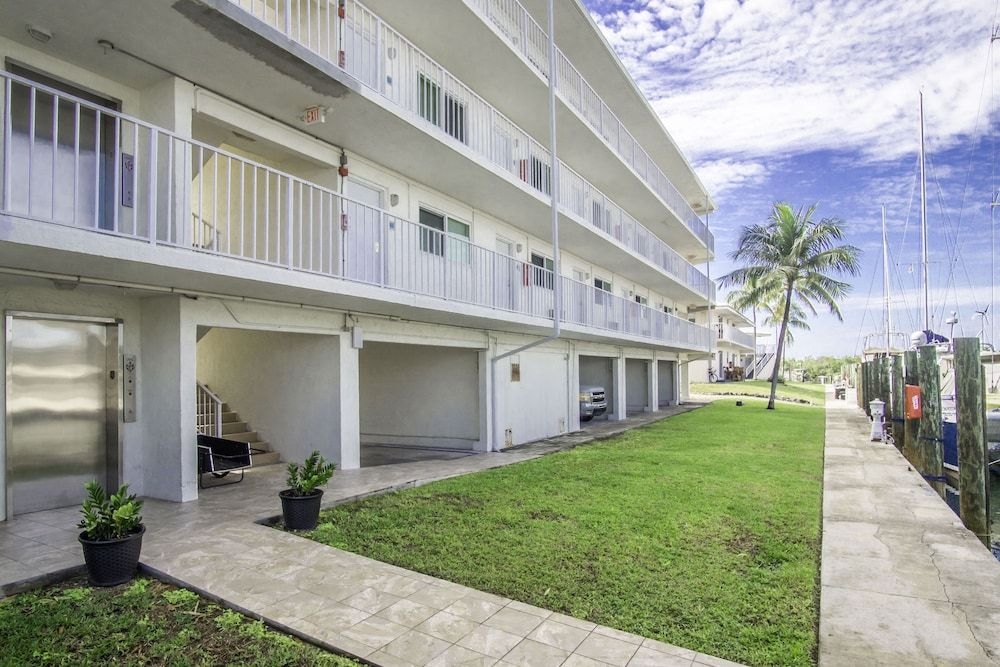 SkipJack Resort and Marina2