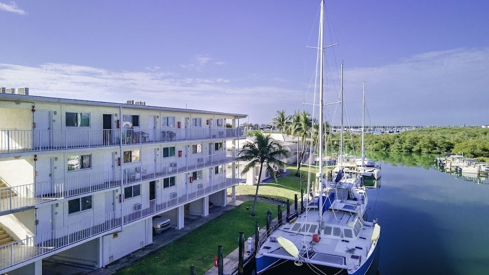 SkipJack Resort and Marina3