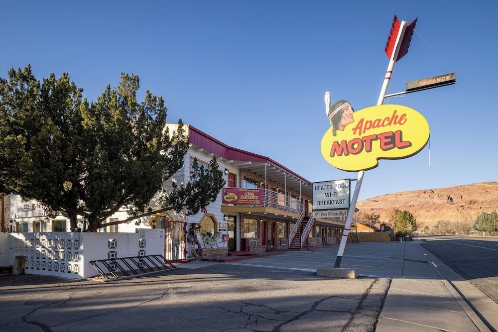 APACHE MOTEL4