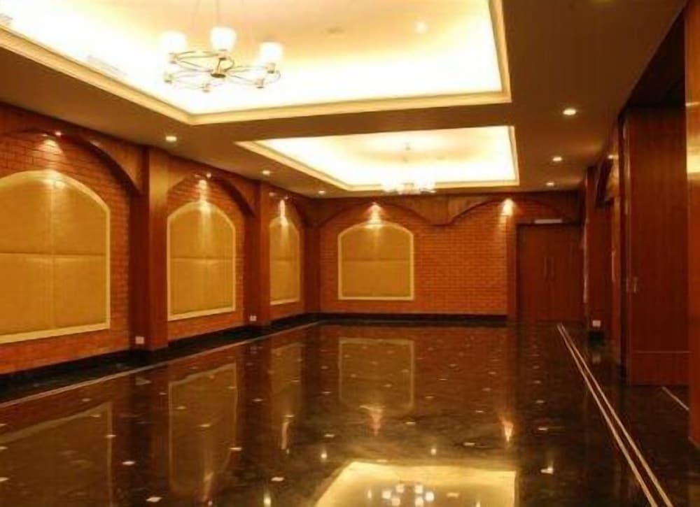 SFO and Suites4