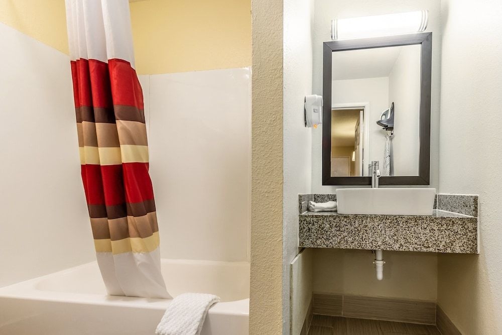 Red Roof Inn Scottsburg3