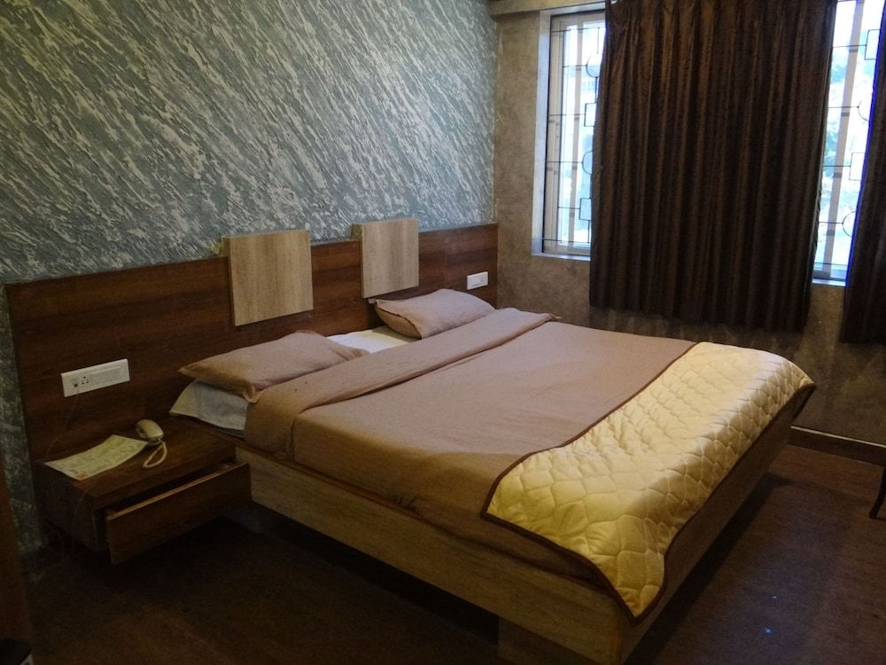 Desanthosh Residency1