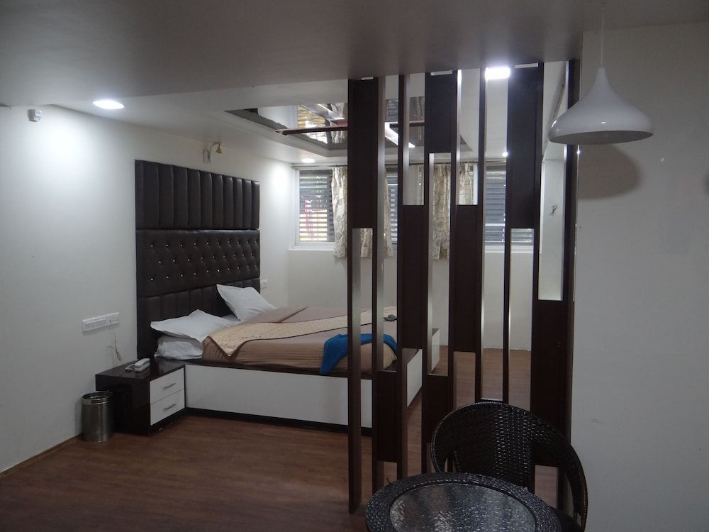 Desanthosh Residency3
