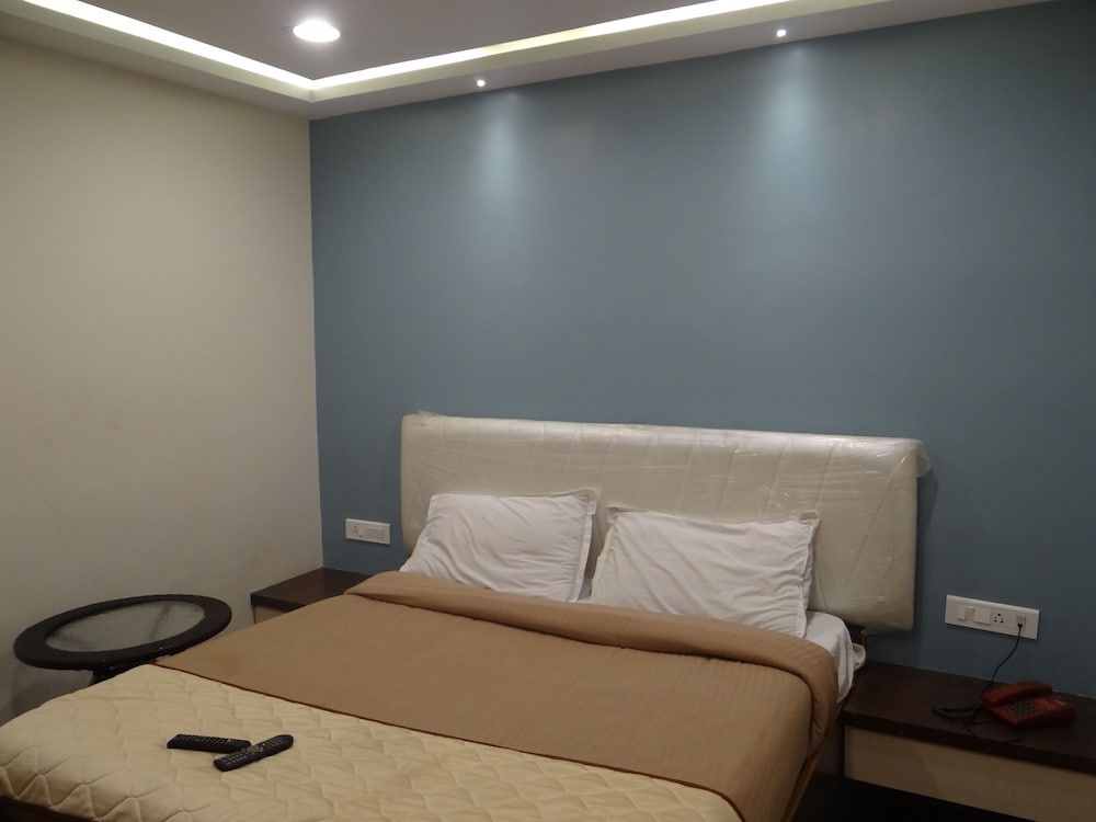 Desanthosh Residency4