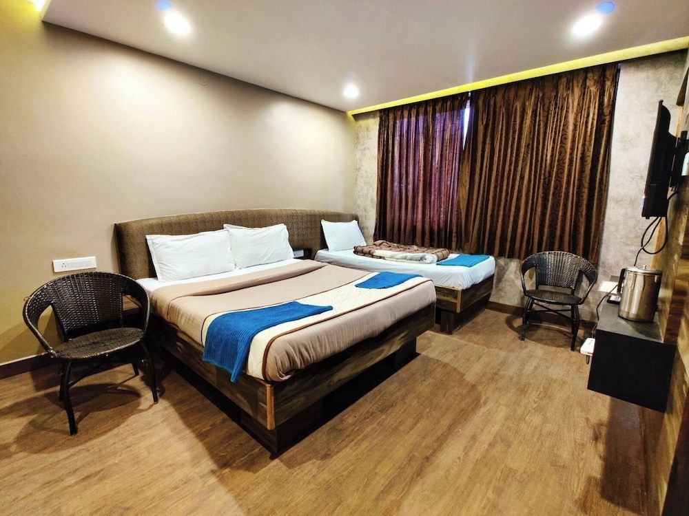 Desanthosh Residency2