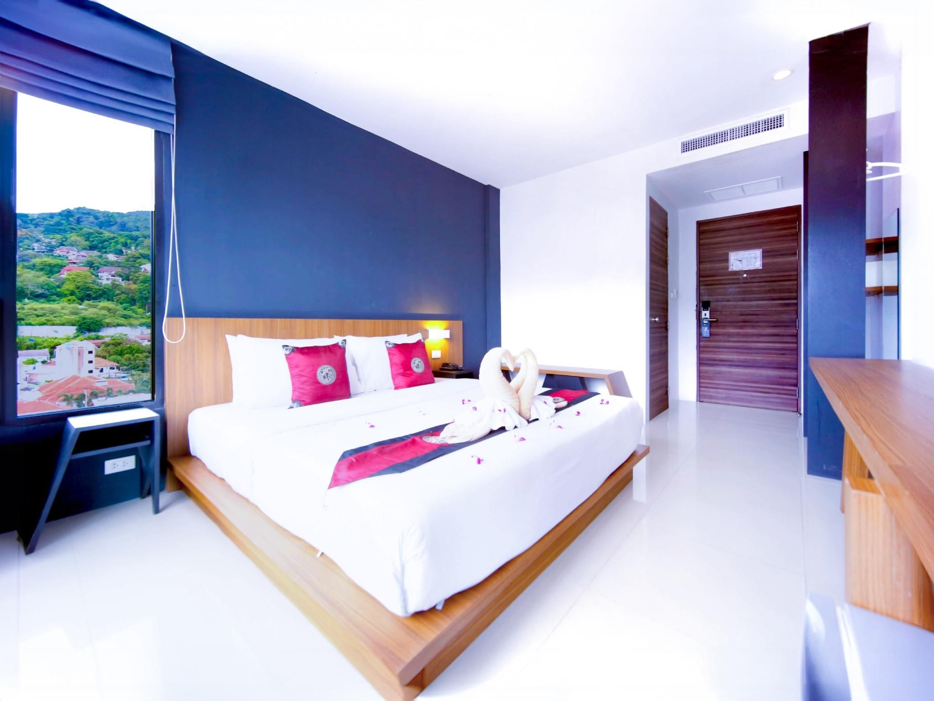 ฟีนิกซ์ แกรนด์ โฮเต็ล (Phoenix Grand Hotel)1
