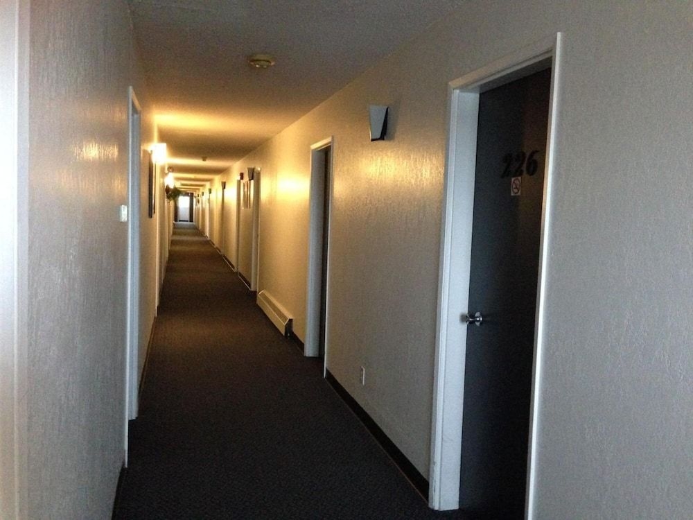 Plains Motor Inn4