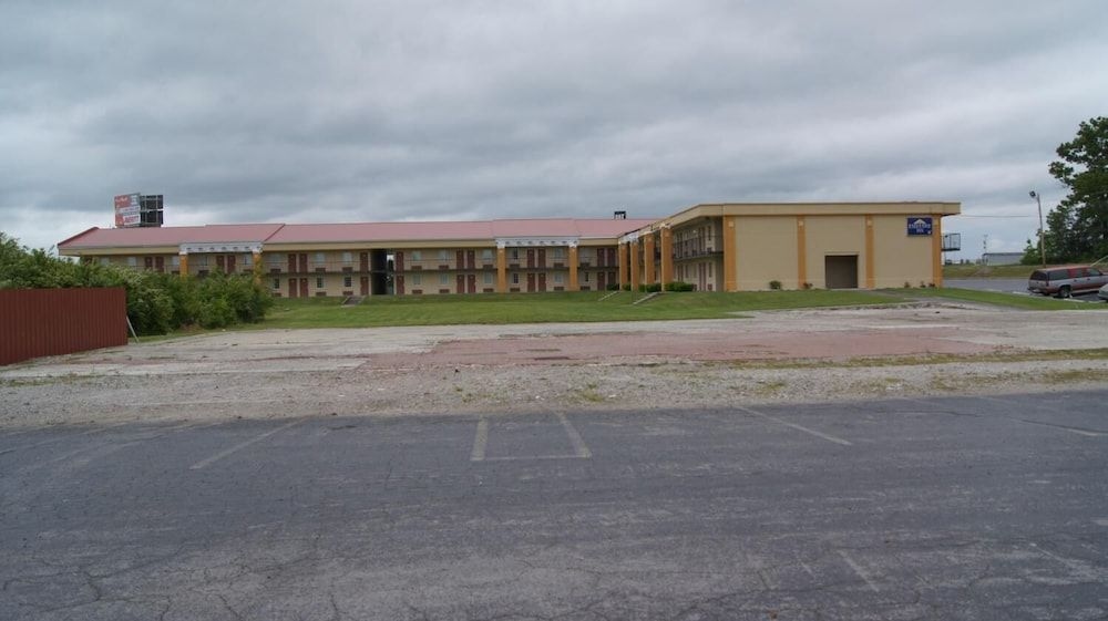 Executive Inn0