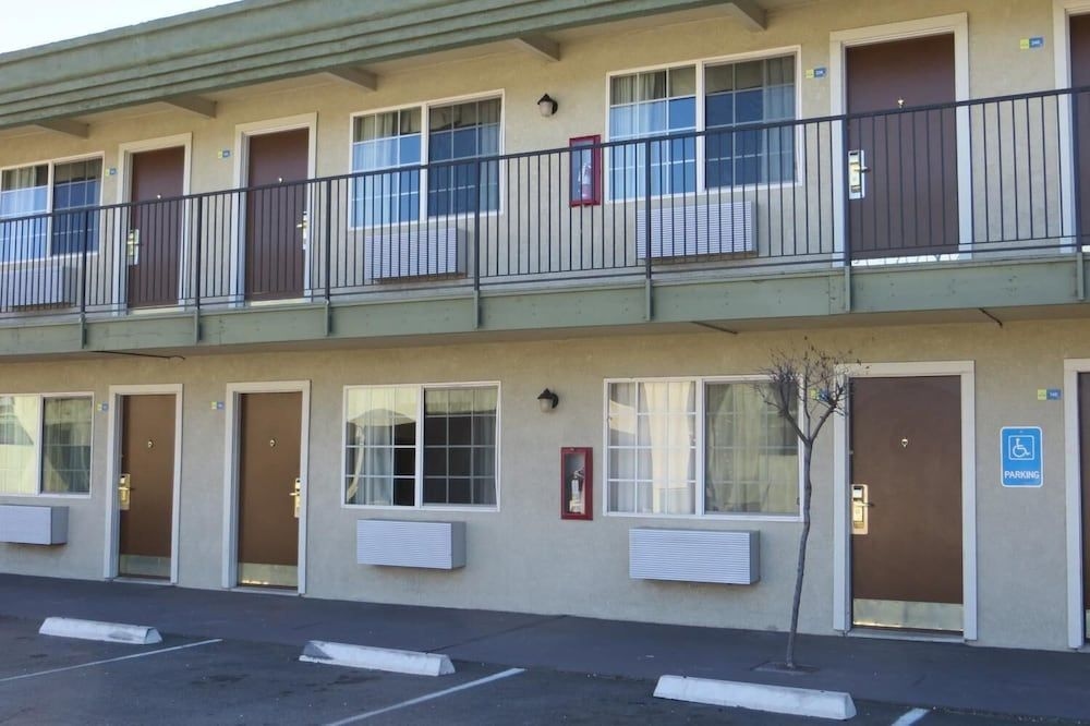 American Inn0