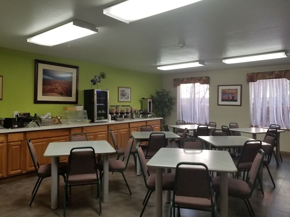 Riverside Inn3