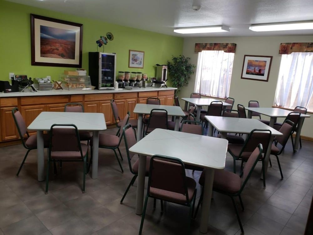 Riverside Inn2