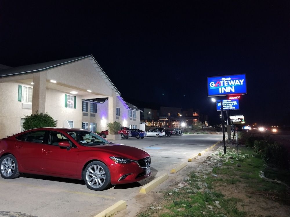 Riverside Inn0