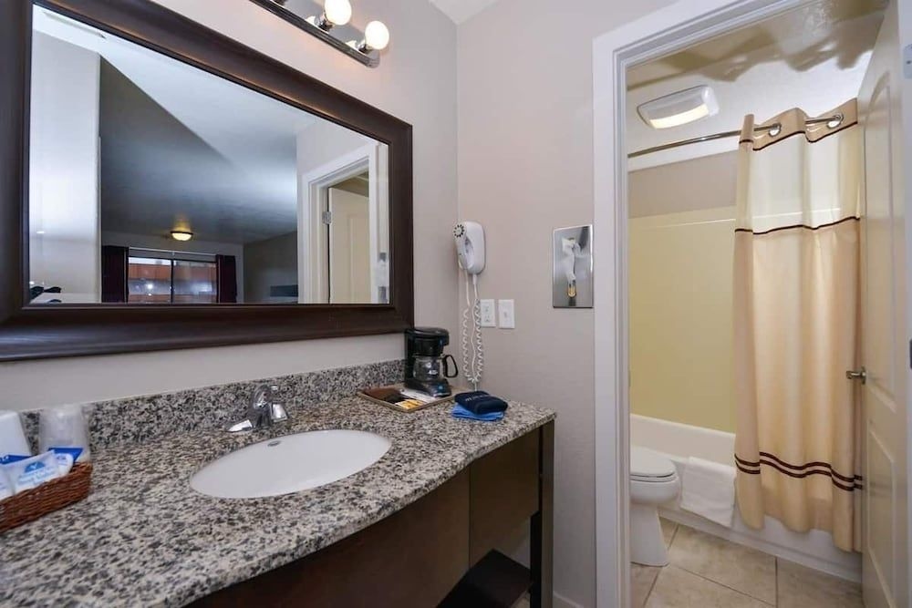 Red Ledges Inn2