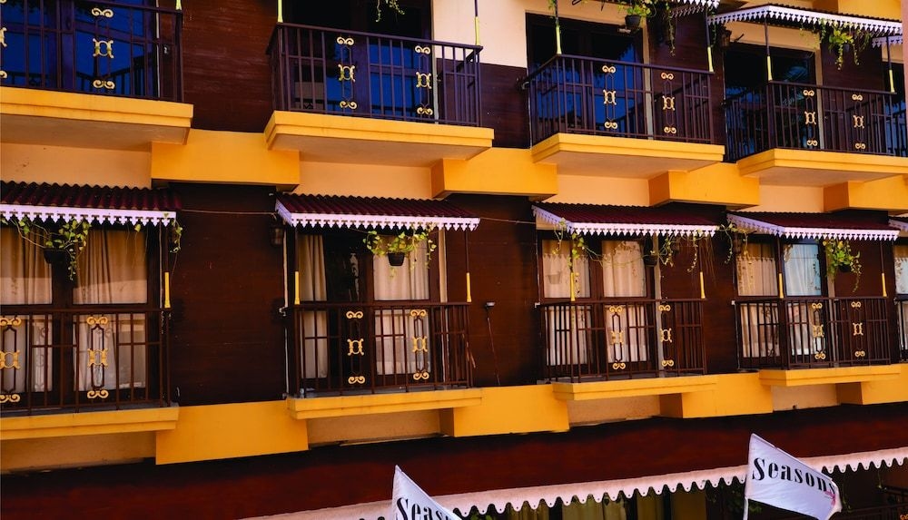 Seasons s and Resorts3