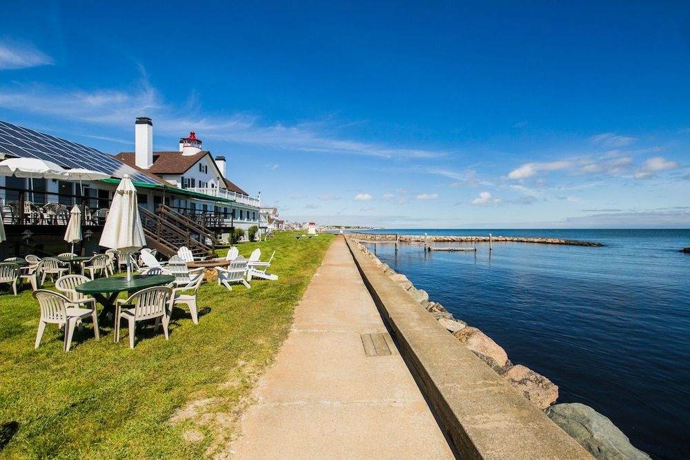 LIGHTHOUSE INN4
