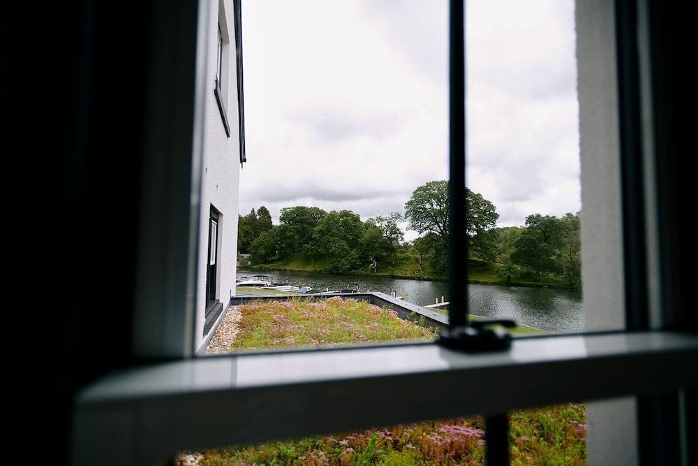 SWAN WINDERMERE2