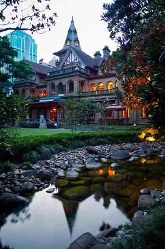 โรงแรมมอลเลอร์ วิลล่า (Moller Villa Hotel)1