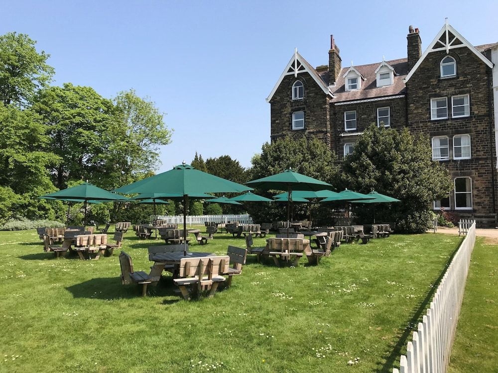 Cairn Hotel0