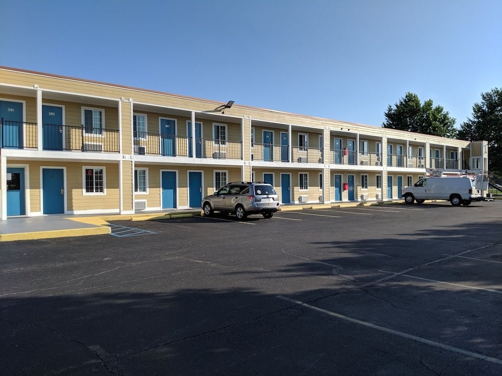 Executive Inn Indianapolis3