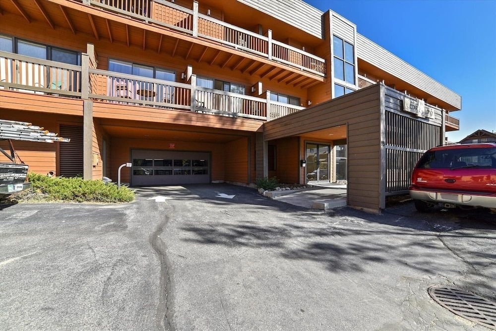 Cedar Lodge0